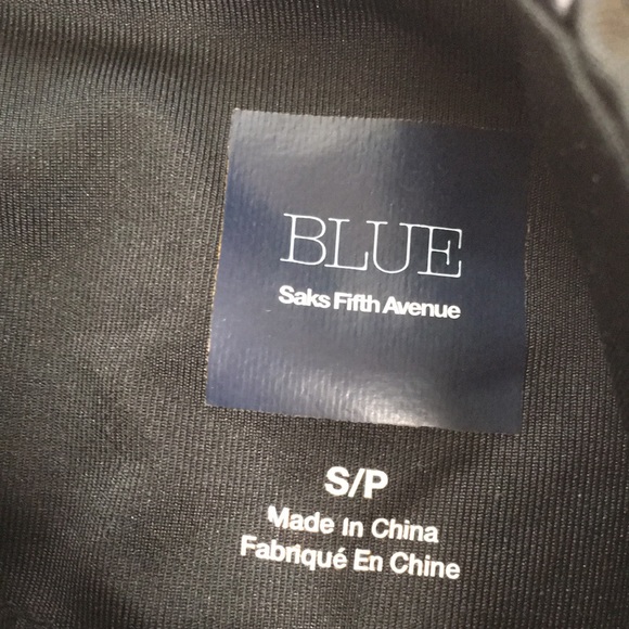 Saks Fifth Avenue 2 zip pocket thumb hole - Picture 2 of 6